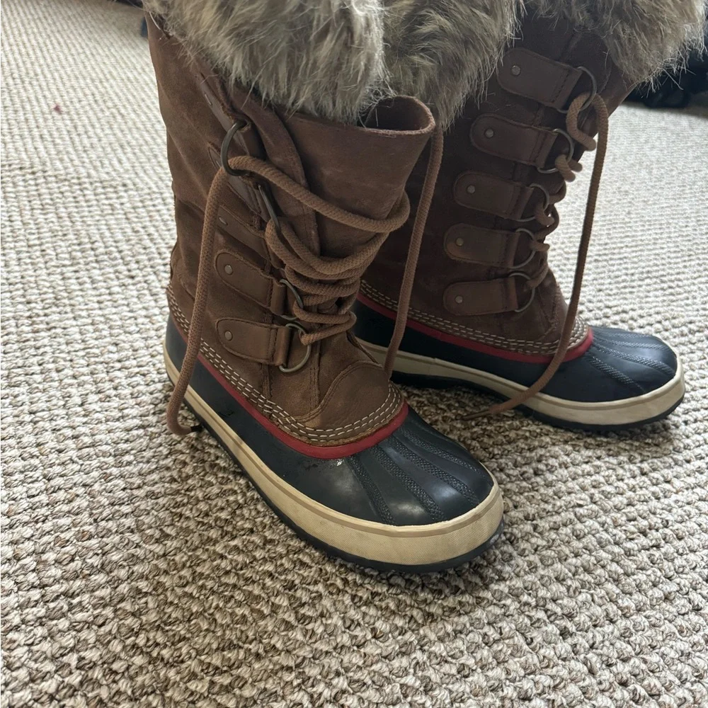Sorel boots - Picture 3 of 6